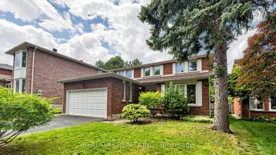 2027 ROY IVOR Crescent, Mississauga, ON L5L 3N7