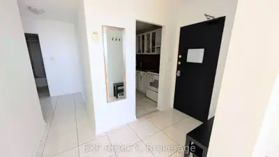 320 Dixon Road 1813, Toronto, On M9r 1s8