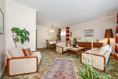 11 Picton Crescent, Toronto, On M3k 1w4