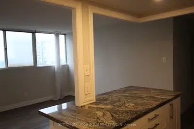3700 Kaneff Crescent 808, Mississauga, On L5a 4b8