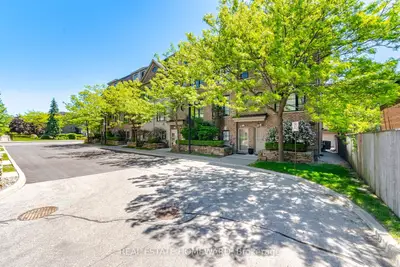 62 Cormier Heights, Toronto, On M8z 0b5