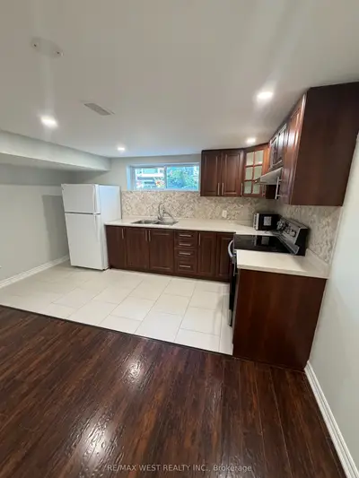 15 Macleod Street, Toronto, On M6l 2m7