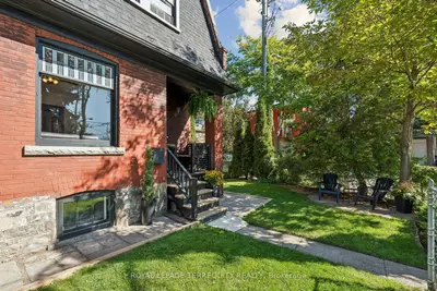 2 Wright Avenue, Toronto, On M6r 1k8