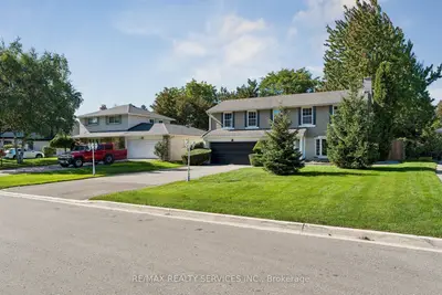 16 Malvern Court, Brampton, On L6w 1h1