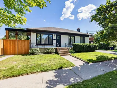 25 Treeview Drive, Toronto, On M8w 4b8