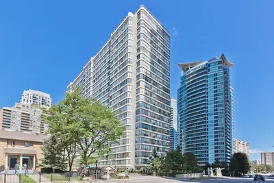 55 Elm Drive 1214, Mississauga, On L5b 3z3