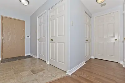 55 Elm Drive 1214, Mississauga, On L5b 3z3