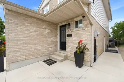 37 Cathy Jean Crescent, Toronto, On M9v 4t2