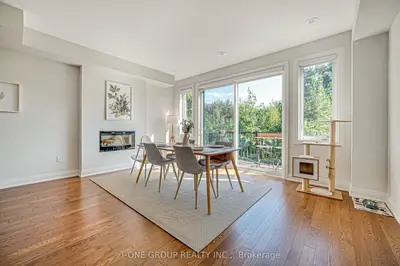 17 Wild Rose Gardens, Toronto, On M6l 0a5