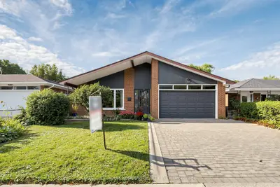 27 Warlingham Court, Toronto, On M9c 3k2
