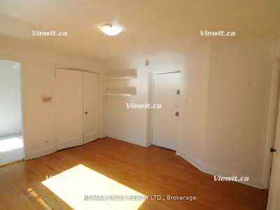 1a Elm Grove Avenue 24, Toronto, On M6k 2h9