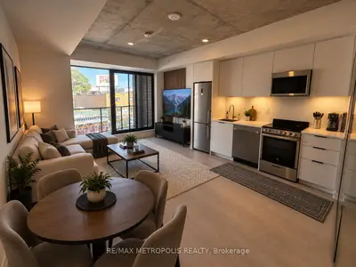 1 Vine Avenue 407, Toronto, On M6p 0c8