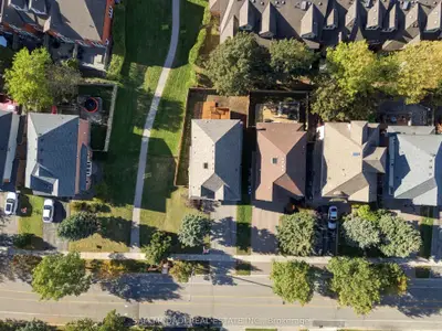 964 Queen Street W, Mississauga, On L5h 4j7
