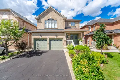 30 Maple Beach Crescent, Brampton, On L7a 2t8