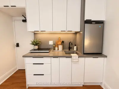 5 High Park Boulevard 105, Toronto, On M6r 1m5