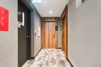 251 Manitoba Street 1201, Toronto, On M8y 4g9