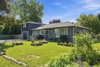 2180 Dixie Road, Mississauga, On L4y 1z3