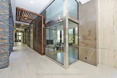330 Burnhamthorpe Road W 1604, Mississauga, On L5b 3y5
