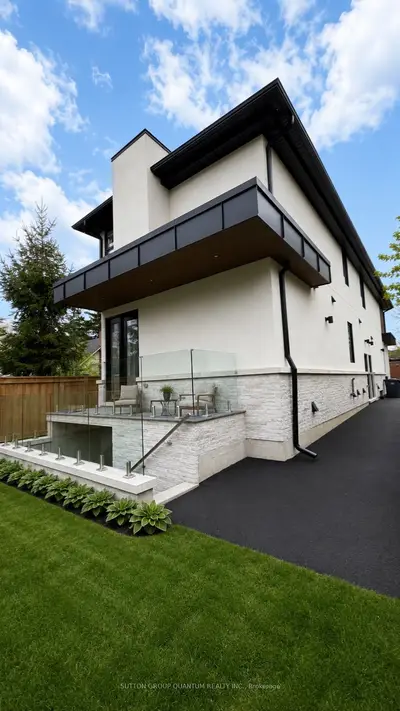43 Elmwood Avenue N #3, Mississauga, On L5g 3k1