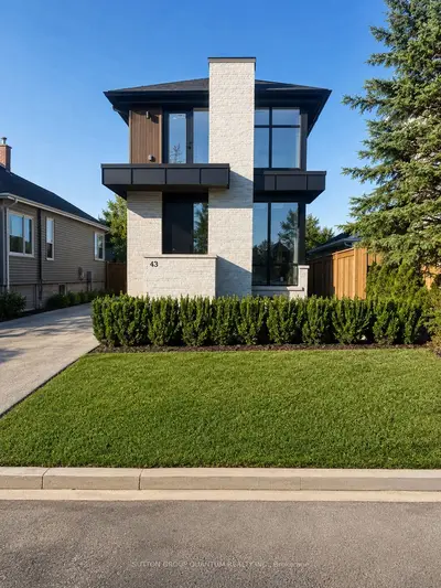 43 Elmwood Avenue N #2, Mississauga, On L5g 3k1