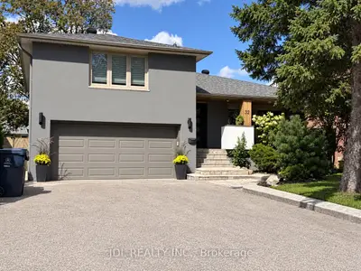 32 ASHMOUNT Crescent, Toronto W09, ON M9R 1C7