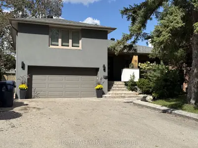 32 ASHMOUNT Crescent, Toronto W09, ON M9R 1C7