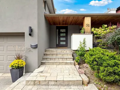 32 ASHMOUNT Crescent, Toronto W09, ON M9R 1C7