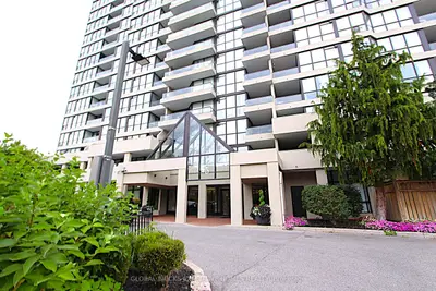 5 Rowntree Road 1814, Toronto, On M9v 5g9
