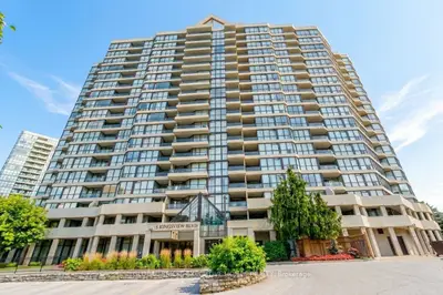 5 Rowntree Road 1814, Toronto, On M9v 5g9