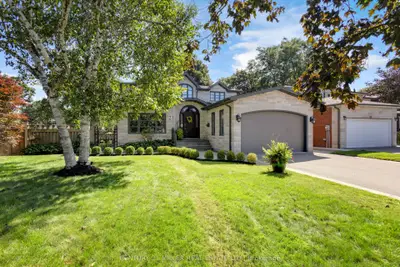 21 Neiltree Court, Toronto, On M9c 5c3