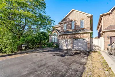 8 Riverbank Road, Brampton, On L6r 2h6