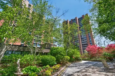 1400 Dixie Road 110, Mississauga, On L5e 3e1
