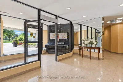 10 Martha Eaton Way 1411, Toronto, On M6m 5b3