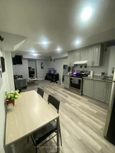 33 Truro Circle, Brampton, On L7a 0c4