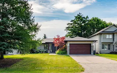 19 Oldham Road, Toronto, On M9a 2b8
