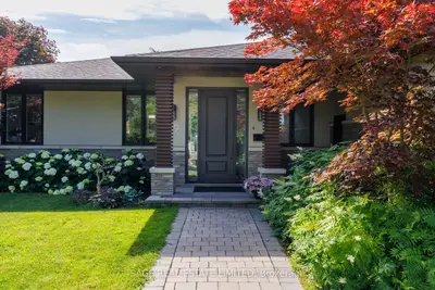 19 Oldham Road, Toronto, On M9a 2b8