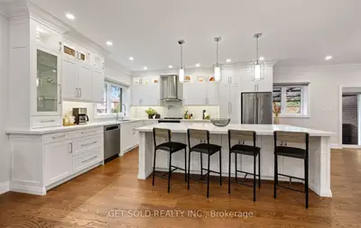 8 Hackmore Avenue, Toronto, On M9w 3w3