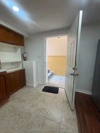 11 Eagleridge Drive, Brampton, On L6r 1g6
