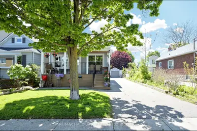 26 Sixteenth Street, Toronto, On M8v 3j8
