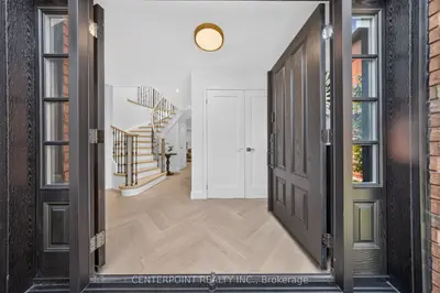 1073 Grandeur Crescent, Oakville, On L6h 4b6