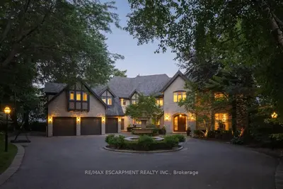 4038 Lakeshore Road, Burlington, On L7l 1a1