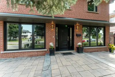 139 Redgrave Drive, Toronto, On M9r 3v6