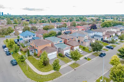 4 Horsham Street, Brampton, On L6x 3r5