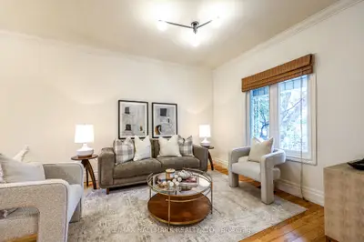 206 Yarmouth Road, Toronto, On M6g 1x4