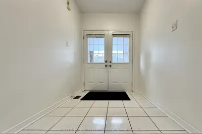 5684 Volpe Avenue, Mississauga, On L5v 3a5