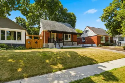 134 Clearbrooke Circle, Toronto, On M9w 2g1