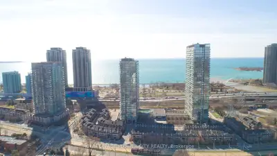 105 The Queensway Avenue 415, Toronto, On M6s 5b5