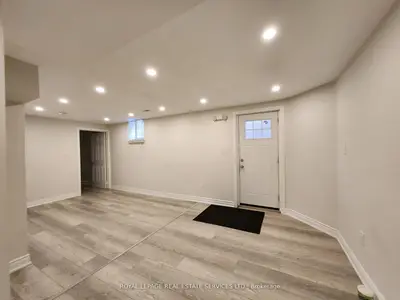 1447 Santa Rosa Court, Mississauga, On L5v 1h7