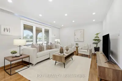21 Wallasey Avenue, Toronto, On M9m 1e1