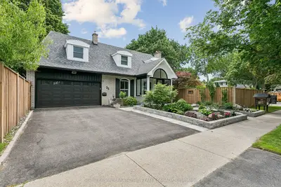 35 Shadwick Drive, Toronto, On M9r 2v6
